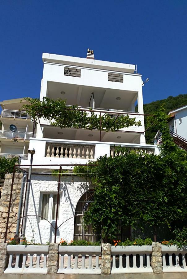 Apartmani Jovanovic Petrovac Exterior foto